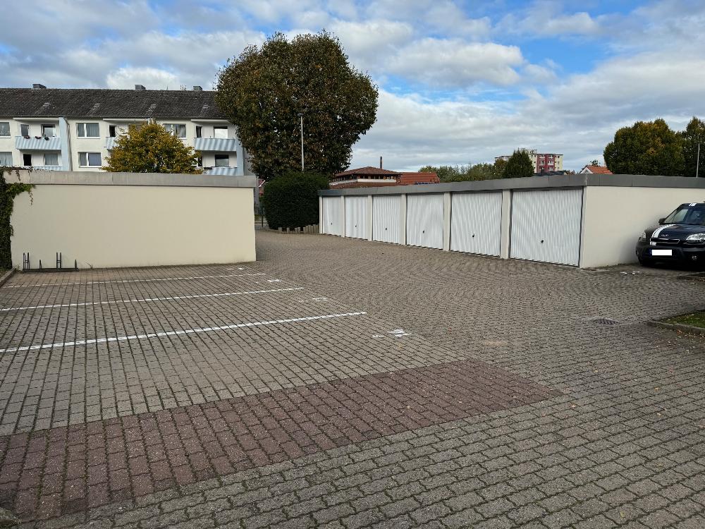 Stellplatz- und Garagenanlage